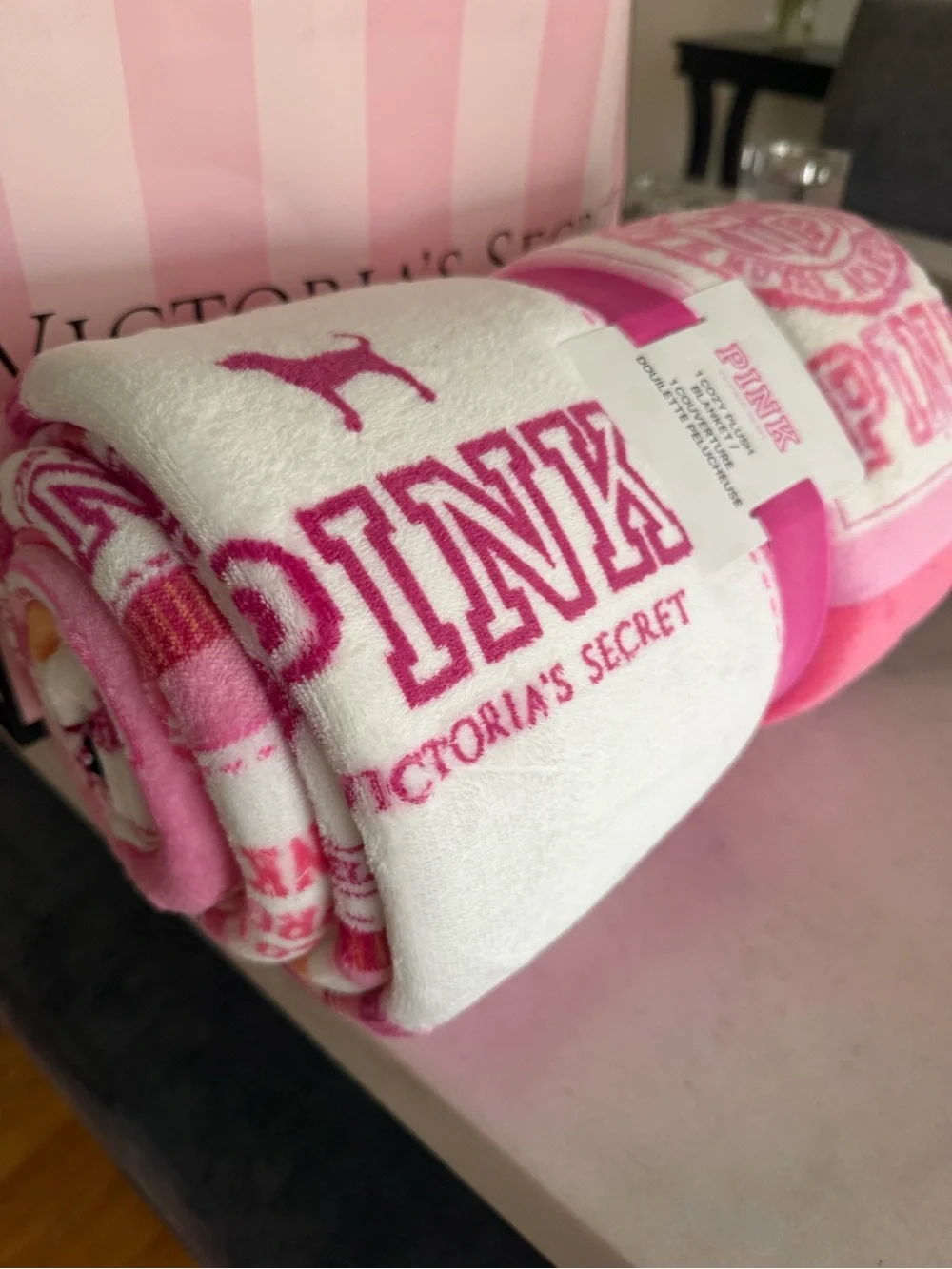 Victoria's Secret PINK CAMPUS Plush Pink & White Logo Throw Blanket NEW NWT